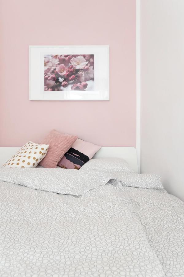 In Lovely Area Apartment *
